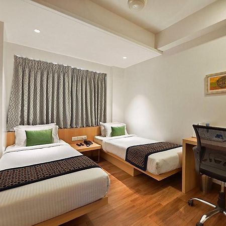 Hotel Leafio Marigold-Near Airport Βομβάη Εξωτερικό φωτογραφία