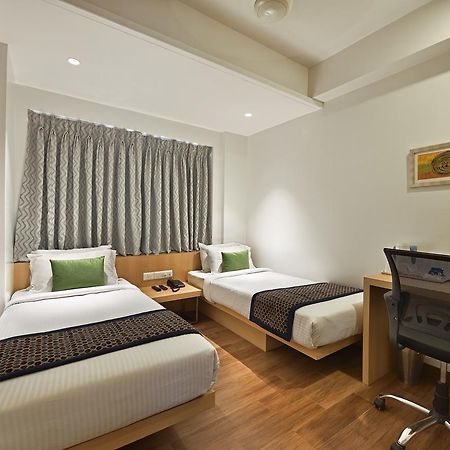 Hotel Leafio Marigold-Near Airport Βομβάη Εξωτερικό φωτογραφία