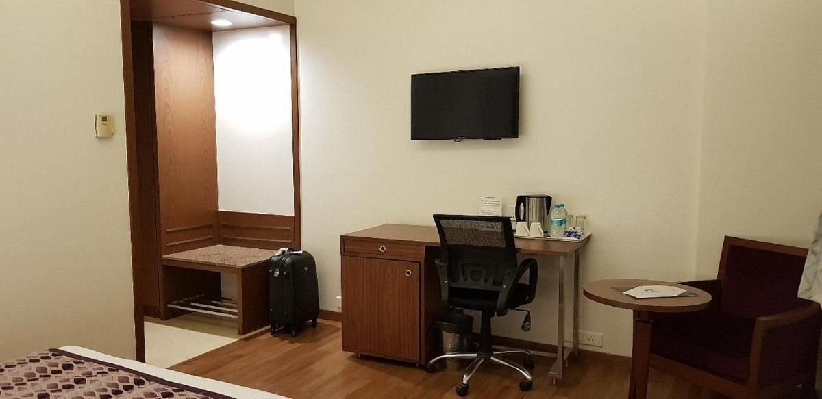 Hotel Leafio Marigold-Near Airport Βομβάη Εξωτερικό φωτογραφία
